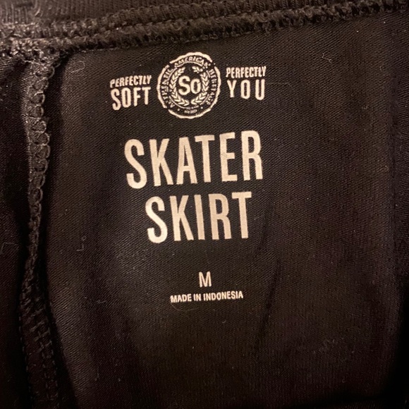 Black skater skirt - Picture 3 of 3